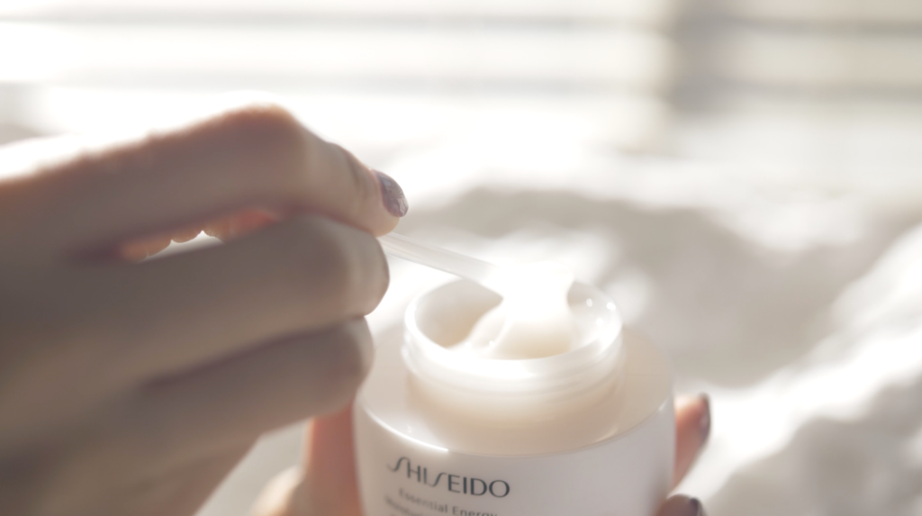 J-Beauty Shiseido - Essential Energy Moisturizing Gel Cream - Gel-Cream Hydratant 

Full feature on TheYukiBomb.com