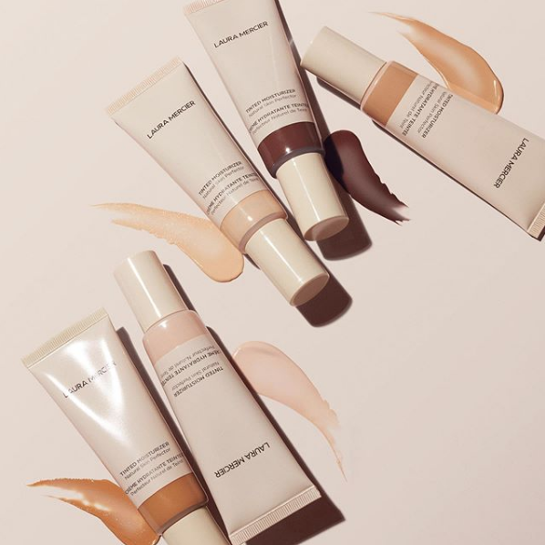 This Laura Mercier Tinted Moisturizer Review goes over product benefits, some differences between the original and new forumla, and the Pros & Cons.