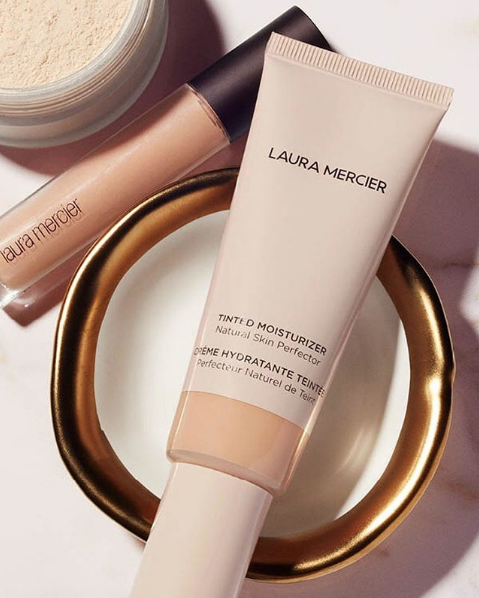 This Laura Mercier Tinted Moisturizer Review goes over product benefits, some differences between the original and new forumla, and the Pros & Cons. Photo Credit: instagram.com/lauramercier